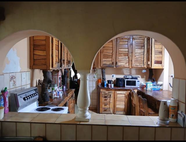 3 BEDROOM HOUSE FOR SALE IN OOS EINDE